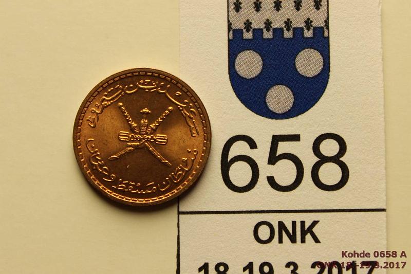 k-0658-a.jpg - Kohde 658 (kuva 1/2), lhthinta: 4 € Muscat & Oman 2 baisa 1970 KM#36 Br, AH 1390, Sa'id bin Taimur, ephp, kunto: 9