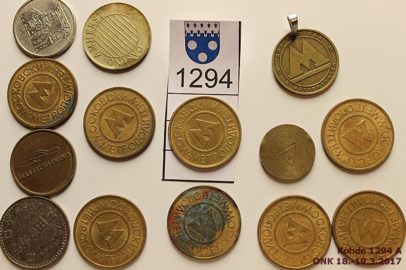 k-1294-a.jpg - Kohde 1294, lhthinta: 5 € / myyntihinta: 5 € Er (14) Ruskea metalli: 8kpl M-logolla olevia venlist kirjoitusta sis. messinkipoletteja; erilainen M-logoinen poletti ja samanlainen ripustettuna; Casino Amherst Ukraina / Moscow; blanco messinkipoletti, jossa stanssattuna kolmio ja sen sisll 625. Vaalea metalli: korttipakan kuningasta esittv poletti; Sanda Takara, jniksen p & japanilaista kirjoitusta -poletti. Osassa hom., kunto: 4-6