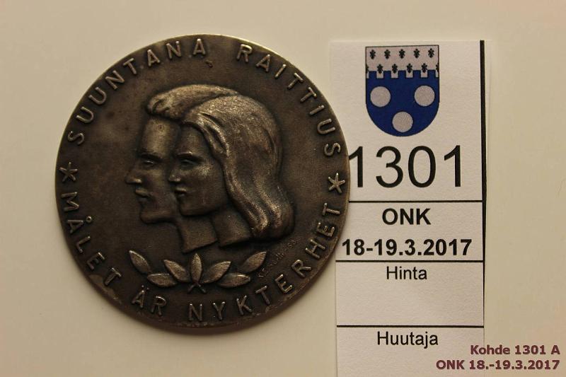 k-1301-a.jpg - Kohde 1301, lhthinta: 10 € / myyntihinta: 14 € Suuntana Raittius 1966 Ag, rtgf: 75% hopeaa, 34g. Kaiverrus: Turku 1966, kunto: 8