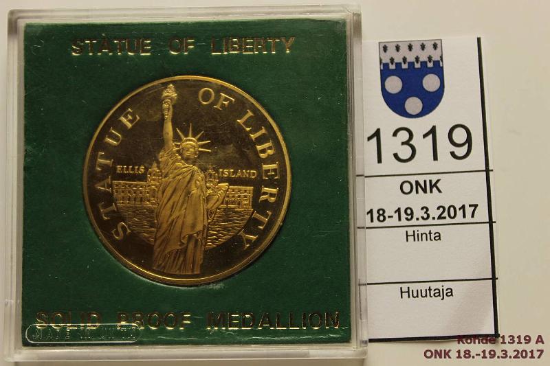 k-1319-a.jpg - Kohde 1319 (kuva 1/2), lhthinta: 5 € / myyntihinta: 5 € USA Statue of Liberty / Ellis Island, kotelossa, kunto: 9