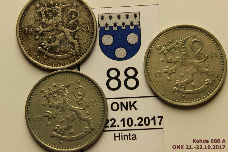 k-0088-a.jpg - Kohde 88, lhthinta: 5 € / myyntihinta: 11 € 1 mk 1921, -22, -23 Hevosmarkat. -23 sypymi, kunto: 6, 6, 4