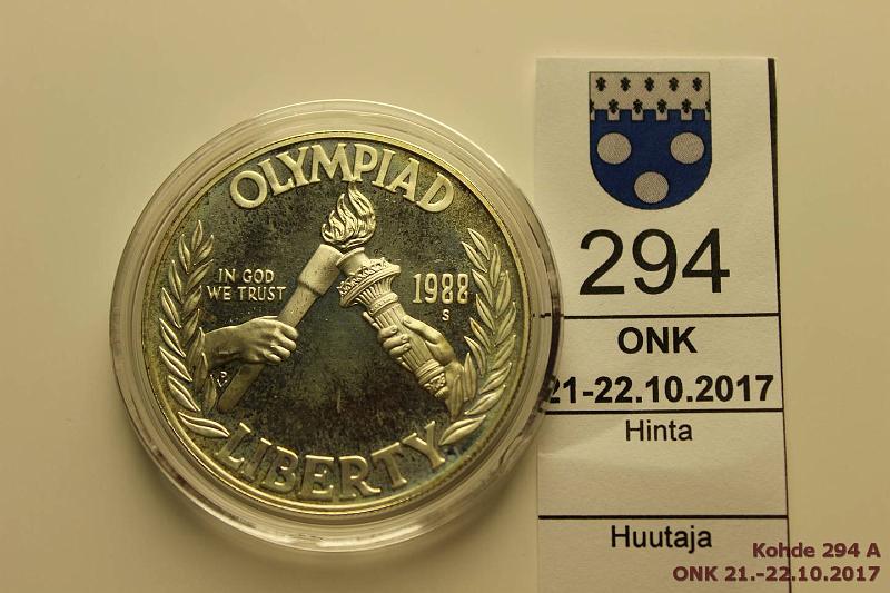 k-0294-a.jpg - Kohde 294, lhthinta: 10 € / myyntihinta: 16 € USA 1$ 1988 KM#222 Ag, Proof, 26,73g/900. Soulin olympialaiset / Torch. Patinaa, kapseli, kunto: 9