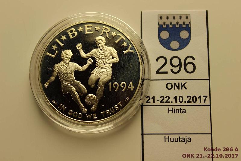 k-0296-a.jpg - Kohde 296, lhthinta: 10 € / myyntihinta: 10 € USA 1$ 1994 KM#247 Ag, Proof, 26,73g/900. Soccer MM. Kapseli, kunto: 10