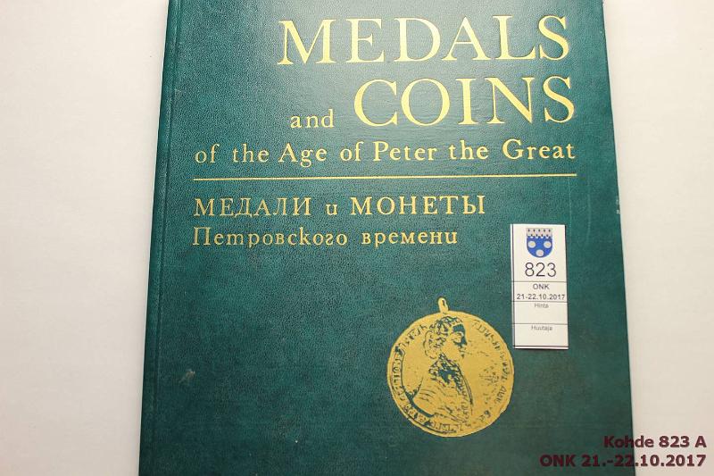 k-0823-a.jpg - Kohde 823, lhthinta: 20 € Spassky I & Shchukina E 1974 Medals and Coins of the age of Peter the Great. From the Hermitage collection, Aurora Publishing. Englanti/Venj, mv ja vrikuvitus. Kannessa nurkissa nuhrua, muuten siisti, kunto: 8