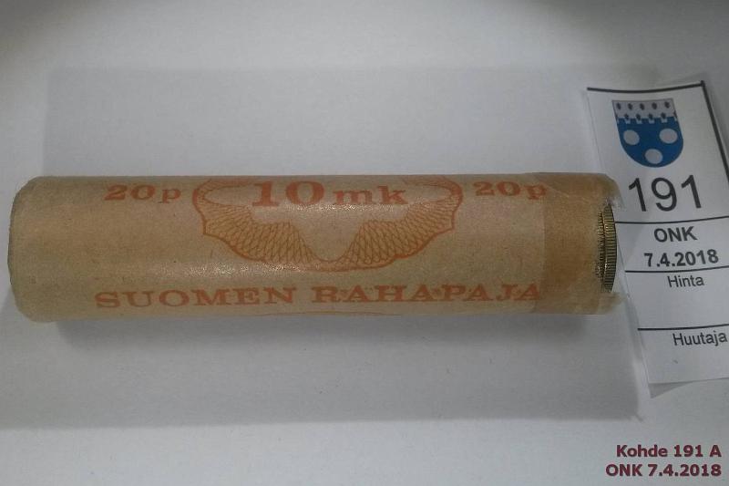 k-0191-a.jpg - Kohde 191 (kuva 1/2), lhthinta: 10 € / myyntihinta: 17 € 20 p 1970 AlBr, RP rulla, avattu, teipattu, tysi. Vuosiluku nkyy, kunto: 8