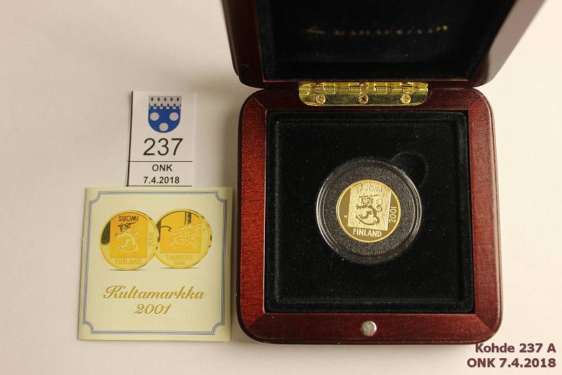 k-0237-a.jpg - Kohde 237, lhthinta: 200 € / myyntihinta: 205 € 1 mk 2001 Au, proof, 8,64g/750, viimeinen markka, puukotelo, tod., kunto: 10