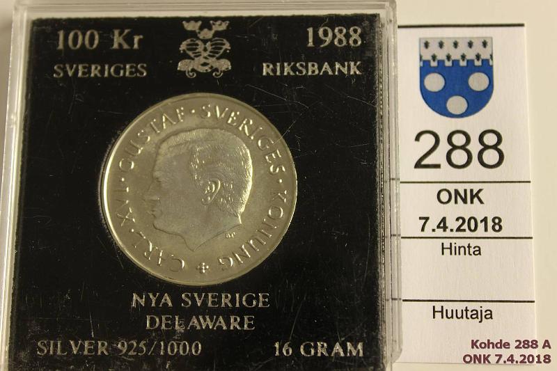 k-0288-a.jpg - Kohde 288, lhthinta: 12 € / myyntihinta: 12 € 100 kr 1988 KM#867 Ag, 16g/925, Carl XVI Gustaf New Sweden Colony, kotelossa pieni puutos, kunto: 9