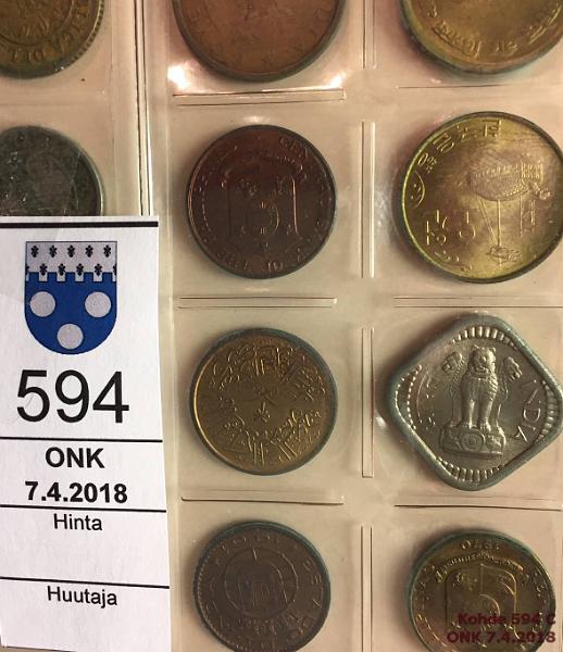 k-0594-c.jpg - Kohde 594 (kuva 3/3), lhthinta: 25 € / myyntihinta: 46 € Kansio koko maailma 1940-70 lukuja (298) Lembit vetoliuskakansio. Eri maiden pikkuarvoja, paljon hyvkuntoisia. Ainakin Arabiemiraatit, Argentiina, Br. Karibian territoriot, Br. Borneo, Belize, Barbados, BDR, Brasilia, Belgia, Caymansaaret, Chile, Dubai, DDR, Etel-Arabia, Filippiinit, Hollanti, Hollannin Intia, Hong Kong, Islanti, Italia, Intia, Israel, Indonesia, Jamaica, Jugoslavia, Korea, Kamboda, Kanada, Kolumbia, Kuwait, Kreikka, Kolumbia, Kuuba, Liberia, Libanon, Meksiko, Malawi, Malesia, Macao, Marokko, Norja, Neuvostoliitto, Pakistan, Paraguay, Puola, Portugali, Qatar, Ruotsi, Ranska, Seychellit, Sveitsi, Singapore, Somalia, Trinidad&Tobago, Tekkoslovakia, Tanska, Uruguay, USA, UK, Unkari, Uganda, Vietnam, Venezuela, Venj. Lisksi tunnistamattomia arabimaita, Ruotsia hieman enemmn, posin 40-70 lukuja, kunto: 5-9