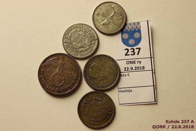 k-0237-a.jpg - Kohde 237, lhthinta: 5 € / myyntihinta: 6 € Saksa, Ruotsi, Kanada 1924-68 (5) Ag, Saksa 5mk Hindenburg 1939; Ruotsi 1kr 1924, -43, -47; Kanada 25c 1968, kunto: 4-6