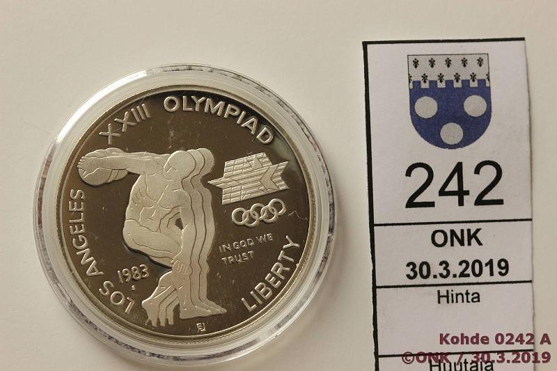 k-0242-a.jpg - Kohde 242, lhthinta: 10 € / myyntihinta: 13 € USA 1 $ 1983S KM#209 Ag, proof 26,73g/900, XXIII Olympiad Los Angeles, kaps, kunto: 10