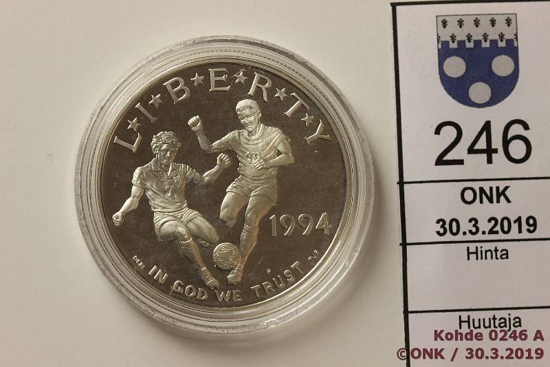 k-0246-a.jpg - Kohde 246, lhthinta: 10 € / myyntihinta: 14 € USA 1 $ 1994S KM#247 Ag, proof, 26,73g/900, Football World Cup, kaps, kunto: 10