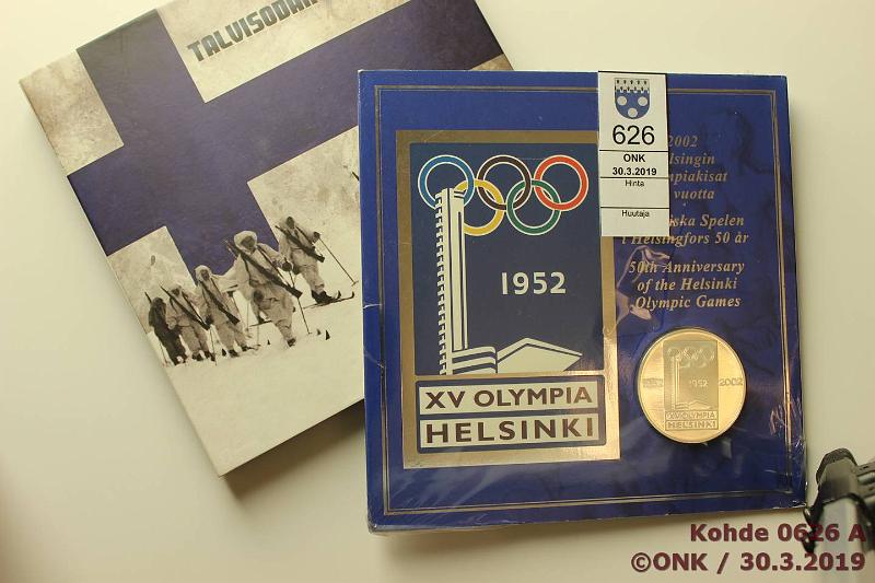 k-0626-a.jpg - Kohde 626, lhthinta: 5 € / myyntihinta: 12 € Talvisota, Olympia Moneta (2) Kaksi erilaista pahvikoteloa, toisessa talvisodan muistomitali 2014, toisessa Helsingin olympialaisten muistomitali 2002, kunto: 9