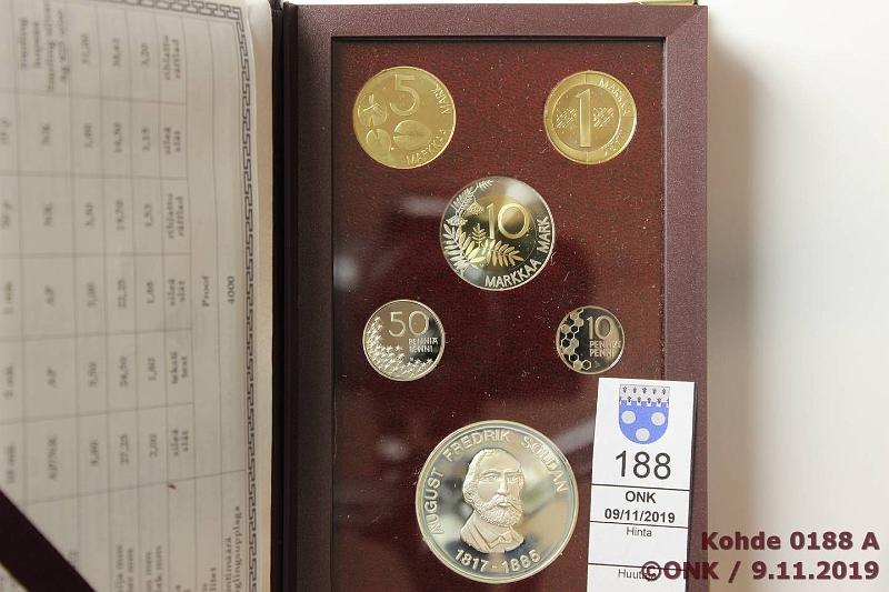 k-0188-a.jpg - Kohde 188, lhthinta: 15 € / myyntihinta: 18 € 1994 Proof, 10p-10mk, Soldan Ag-jetoni 31g/925. Nahkakannet, tod., kunto: 10