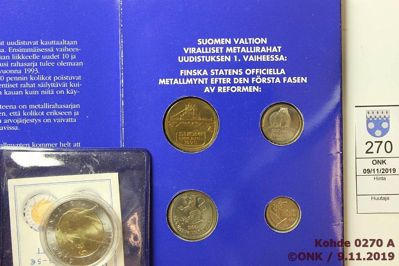 k-0270-a.jpg - Kohde 270, lhthinta: 5 € / myyntihinta: 5 € 5 € + vuosisarja 2005, 1990 5€ YU-MM 2005 BU, kotelo, kaps, tod. Vuosisarja 1990, kansissa kulumaa, kunto: 9