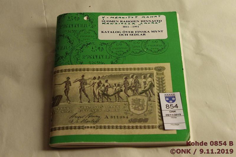k-0854-b.jpg - Kohde 854 (kuva 2/2), lhthinta: 5 € / myyntihinta: 5 € Myntboken ym. (3) 198191 Mynt, Sedlar och Medaljer. Toim. Lagerqvist & Nathorst-Bs, Centraltryckeriet, Bors 1981; Myntboken 1986; Suomen rahojen hinnasto 1811-1991. Toim. Wallenstierna, Pijt-Paino 1990. Osassa kmj, kunto: 7-9