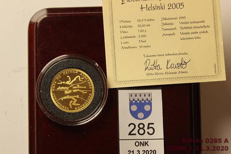 k-0285-a.jpg - Kohde 285 (kuva 1/2), lhthinta: 325 € / myyntihinta: 360 € 50 rpl 2005 Y#907 Au, Proof, 7,89g/999. Helsingin YU MM-kisat. Puulaatikko, tod., kunto: 10