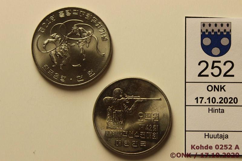 k-0252-a.jpg - Kohde 252 (kuva 1/2), lhthinta: 5 € / myyntihinta: 5 € Etel-Korea 500 + 1000 won 1978, -82 KM#22, 28 CuNi, 500w 1978, Shooting championships; 1000w 1982, Soul 1988, tanssijat, kunto: 9