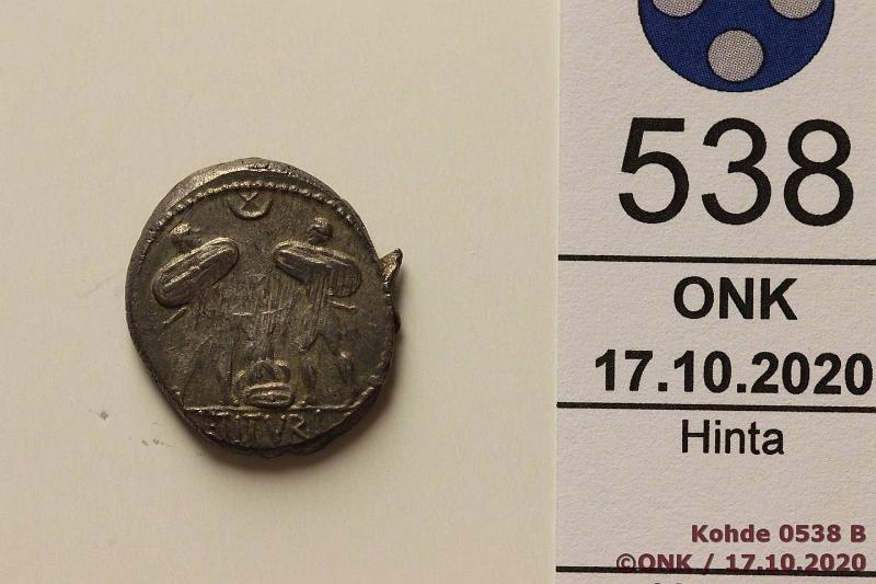 k-0538-b.jpg - Kohde 538 (kuva 2/2), lhthinta: 30 € / myyntihinta: 30 € Antiikki /Rooma 89 eKr RBW#1301 Ag, Denaari, Titurius. Hyv!, kunto: 5