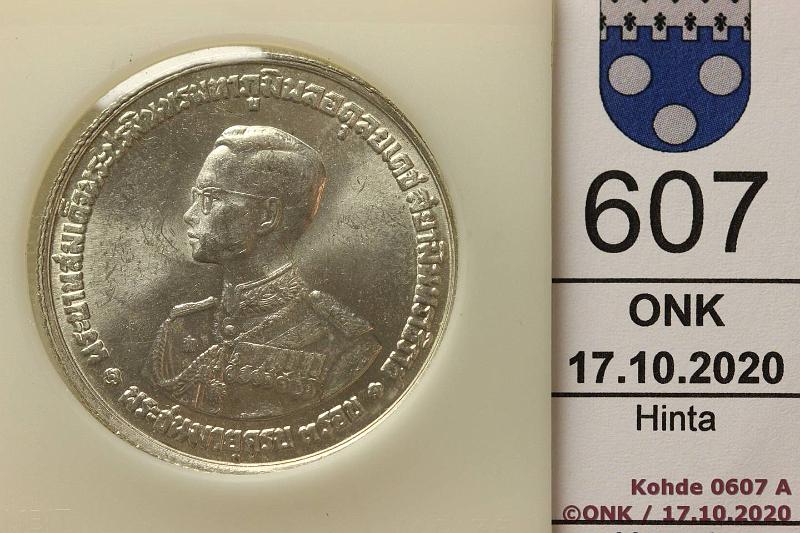 k-0607-a.jpg - Kohde 607 (kuva 1/2), lhthinta: 10 € / myyntihinta: 11 € Thaimaa 20 baht ND(1963) Y#86 Ag, 20g/750, Rama IX 36 v, kunto: 9