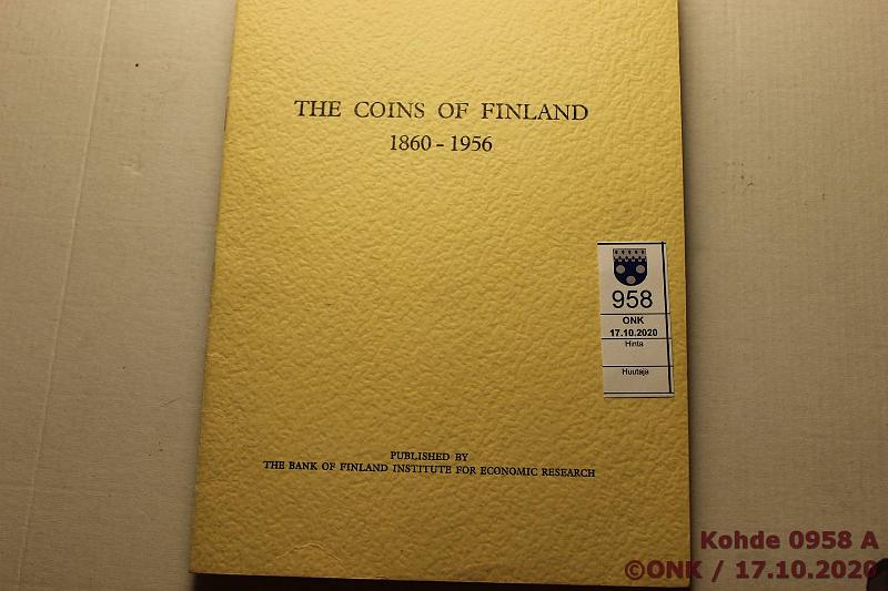 k-0958-a.jpg - Kohde 958, lhthinta: 10 € / myyntihinta: 10 € The Bank of Finland Institute for Economic Research 1957 The Coins of Finland 1860 - 1956 (1963). 13-sivuinen englanninkielinen vihkonen, jossa tietoa suomalaisien kolikoiden lyntimrist ym. Vihkoon liimattu tiedot vuosien 1957-63 kolikoista. Hieman kynmerkintj., kunto: 8