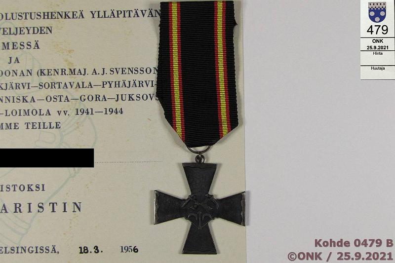 k-0479-b.jpg - Kohde 479 (kuva 2/3), lhthinta: 95 € / myyntihinta: 95 € Suomi 1956 7. divisioonan risti (Kalparisti) ja myntkirja (18.3.1956), kunto: 9