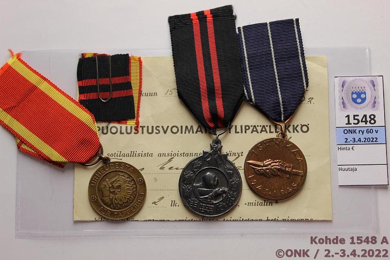 k-1548-a.jpg - Kohde 1548, lhthinta: 10 € / myyntihinta: 15 € Suomi (3) 1939-1945 2. luokan Vapaudenmitali 1941, mynttod; Talvisodan muistomitali 1939-40; Jatkosodan muistomitali 1941-45, kunto: 7-8