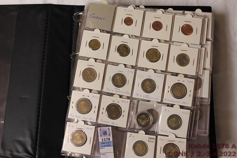 k-1578-a.jpg - Kohde 1578 (kuva 1/2), lhthinta: 350 € / ei tarjouksia Eurokansio 1 s - 3 € (236) 1999-2018 1s-2€-sarjat (suluissa muuta samasta maasta): Slovenia (4 x juhla 2€, 2 x 3€), Slovakia (2 x juhla 2€), San Marino, Saksa (13 x juhla 2€), Ranska (11 x juhla 2€, 5 ja 20s), Portugali (5 x juhla 2€, 2 x 2€, 50s), Malta (2 x juhla 2€, 5s), Luxemburg (9 x juhla 2€), Kypros (1 x juhla 2€), Kreikka (5 x juhla 2€, 2€-02), Itvalta (6 x juhla 2€), Italia (5 x juhla 2€), Irlanti (1 x juhla 2€), Hollanti (3 x juhla 2€, 20+50s ja 1+2€ -14), Espanja (2 x juhla 2€, 1+2€ -14, 1€ -16), Eesti (2 x juhla 2€), Belgia (6 x juhla 2€, 2€ -00), Suomi (28 x juhla 2€ 2004-18, mys risuraha, 50s -08). Valtaosa vuosisarjoista samaa vuotta rullista, muutama sekavuosia. Lisksi Monaco 2€ -11, Latvia 5, 20, 50(2)s ja 1+2€ -14, Liettua 2€ -15(2) Rahasilmiss, nimellisarvo 311,09 €, kunto: 6-9