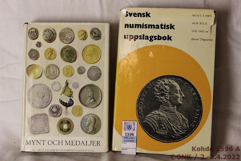 k-1596-a.jpg - Kohde 1596, lhthinta: 10 € / ei tarjouksia Er (2) Lagerqvist - Nathorst-Bs: Mynt och medaljer och annan numismatik, 1960, 344 s. + Tingstrm: Svensk numismatisk uppslagsbok, mynt i ord och bild 1521-1962, 260 s., kunto: Siistej