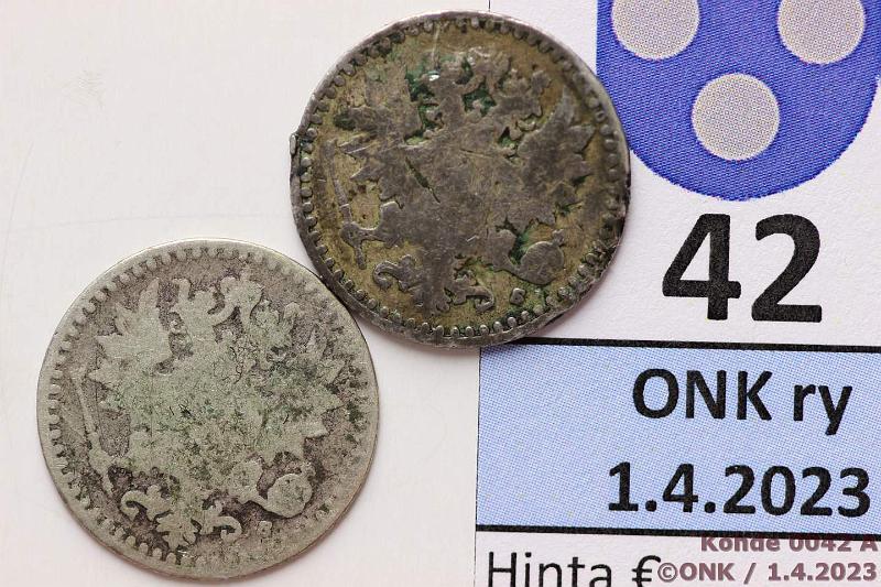 k-0042-a.jpg - Kohde 42 (kuva 1/2), lhthinta: 15 € / myyntihinta: 21 € 25 p 1865 (2) Ag, SNY 265.1.1, toisessa rvja ja taipumaa, kunto: 1/2, 2/3