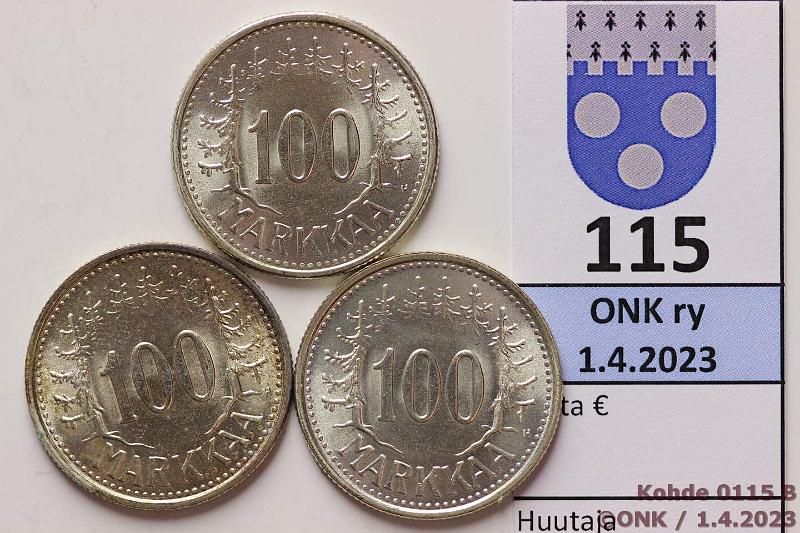 k-0115-b.jpg - Kohde 115 (kuva 2/2), lhthinta: 9 € / myyntihinta: 13 € 100 mk 1956 (2), -57 Ag, loisteliaita! (toisessa -56 p.musta piste), kunto: 9