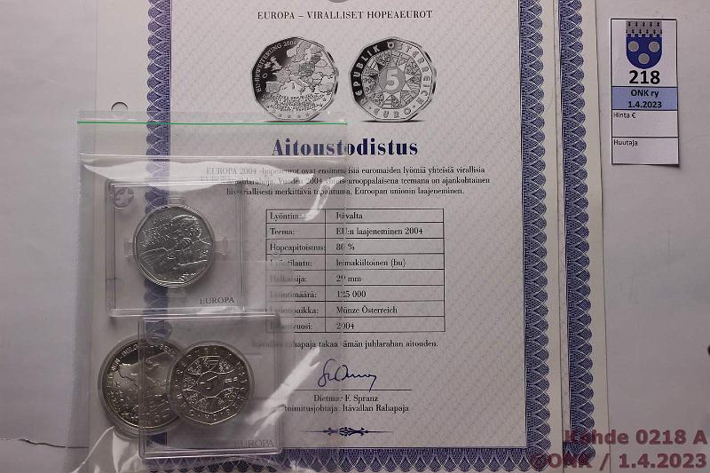 k-0218-a.jpg - Kohde 218 (kuva 1/2), lhthinta: 120 € / myyntihinta: 120 € 1 1/2 - 10 € (15) 2003-08 Ag, BU/Proof, yhteiseurooppalainen Europa-lynti + Belgia 10 € -03 Proof Georges Simeon, puulaatikko, kaps, tod, kunto: 9-10