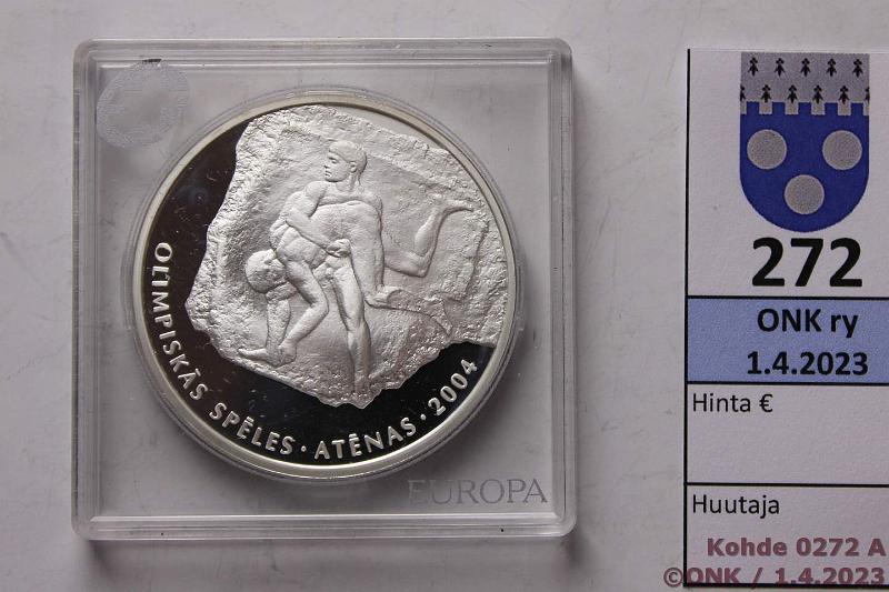 k-0272-a.jpg - Kohde 272 (kuva 1/2), lhthinta: 15 € / myyntihinta: 22 € Latvia 1 lats 2002 KM#57 Ag, Proof 34,47g/925. Greco-Roman Wrestling, Ateena 2004. Reunassa hieman patinaa. Kapseli, kunto: 10