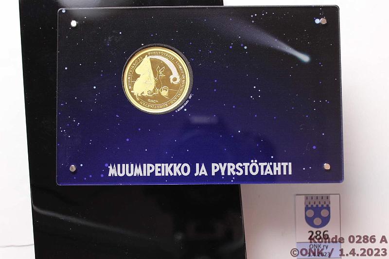 k-0286-a.jpg - Kohde 286 (kuva 1/2), lhthinta: 680 € / myyntihinta: 820 € Niue 50 $ 2022 Au, Proof, 15,55g/999. Muumipeikko ja pyrstthti, kotelo, kunto: 10