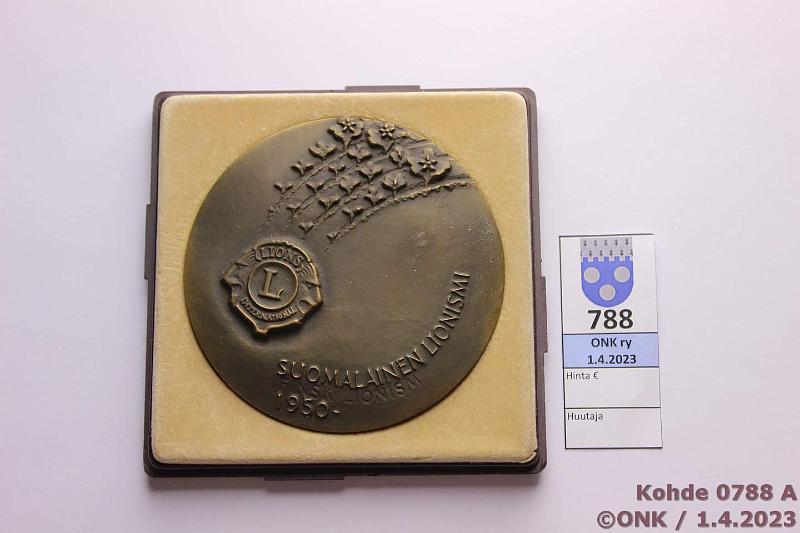 k-0788-a.jpg - Kohde 788, lhthinta: 5 € / myyntihinta: 7 € Lions Br, 80mm. Lions, Suomalainen lionismi 1950-. Kotelon pohja, kunto: 9