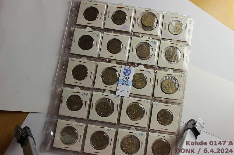 k-0147-a.jpg - Kohde 147 (kuva 1/2), lhthinta: 10 € / myyntihinta: 15 € 5 mk (45) 1972-89 AlBr, lehdill kehyksiss, kunto: 6-9