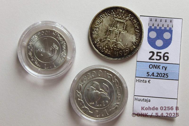 k-0256-b.jpg - Kohde 256 (kuva 2/2), lhthinta: 27 € Italia + San Marino (2+1) 2001, 1979 Ag, 31,6/835. Italia 1l 2001(1946, -51); San Marino 100l 1979 (patinaa), kunto: 6-9