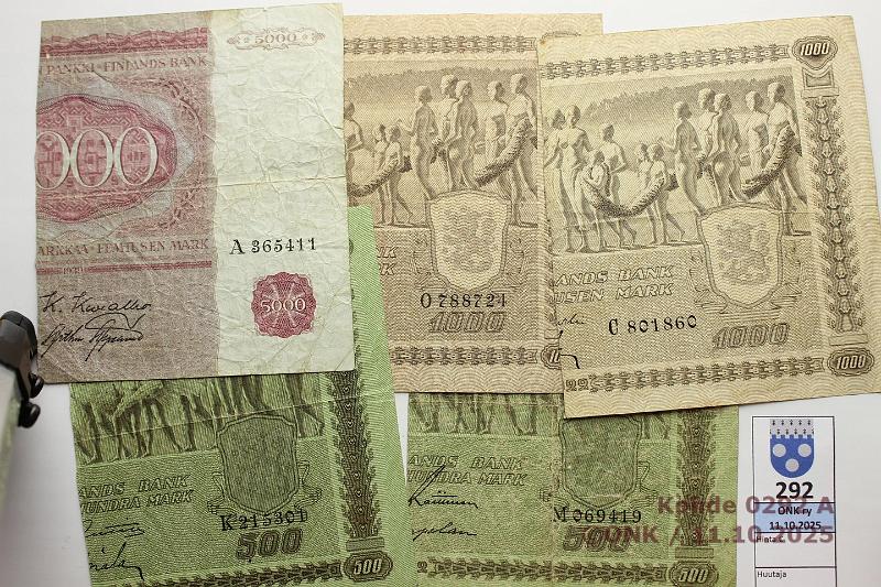 k-0292-a.jpg - Kohde 292, lhthinta: 150 € / myyntihinta: 150 € 250-2500 mk 1922-39 (5) Leikatut puolikkaat 500mk -22 tIII(2), 1000mk -22 tI ja tIII, 5000mk 1939, kunto: 3-4