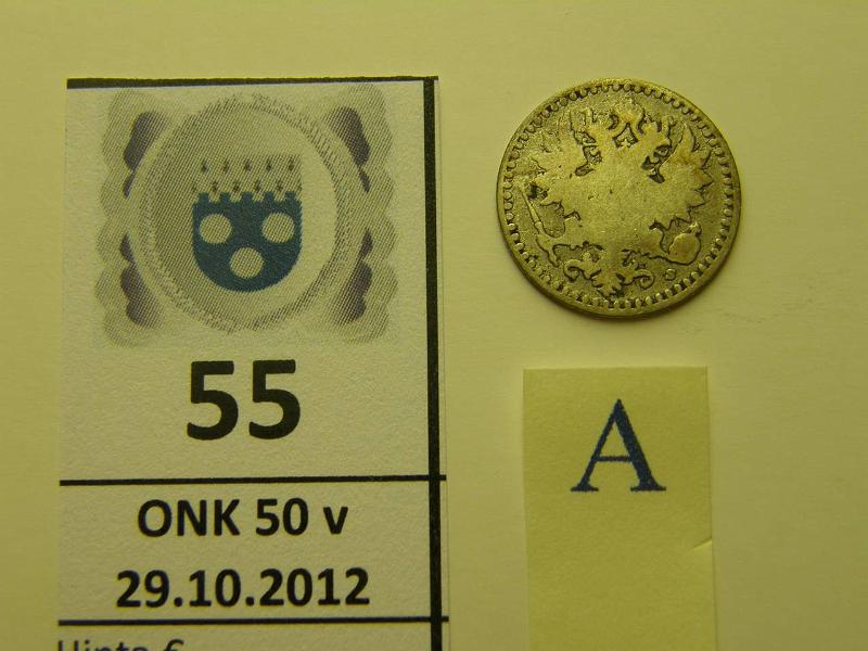 k-0055-a.jpg - Kohde 55 (kuva 1/2), lhthinta: 5 € 25 p 1865 Ag, SNY 265.1.3 (nauhanpt solmusta oikealle), rvja, ohentunut, kunto: 1/2