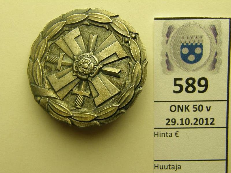 k-0589-a.jpg - Kohde 589, lhthinta: 15 € 1939-45 Sotavammaismerkki, ruuvikiinnitys, kunto: 8