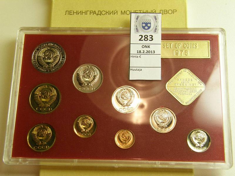 k-0283-a.jpg - Kohde 283, lhthinta: 35 € 1976 1kop1rpl (9) kovamuovikotelossa, jossa pieni halkeama, pahvikuoret, kunto: 9