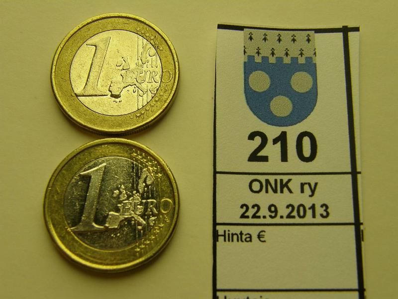 k-0210-a.jpg - Kohde 210, lhthinta: 6 € / myyntihinta: 6 € 1 € Suomi 2001 (2) 2 erilaista "Gibraltarin vuoren" versiota, kunto: 5,6