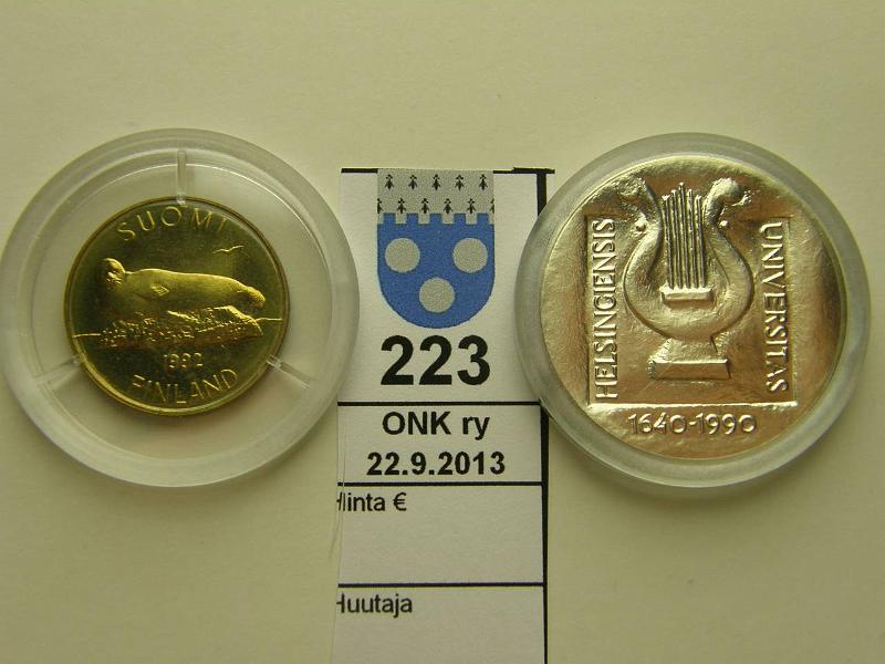 k-0223-a.jpg - Kohde 223, lhthinta: 14 € / myyntihinta: 16 € 100 mk 1990 Ag, Helsingin yo, kapseli + 5mk 1992, kapseli, kunto: 9