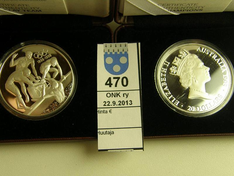 k-0470-a.jpg - Kohde 470, lhthinta: 30 € / myyntihinta: 32 € Australia 20 D (2) 1993 KM#218, 219 Ag, proof 33,63 g/925. Olympiasarja. Palkintojenjako ja uimaviesti. Nahkakotelot, laatikoissa km, tod, kunto: 10