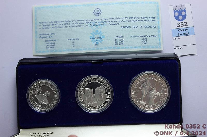 k-0352-c.jpg - Kohde 352 (kuva 3/3), lhthinta: 56 € / myyntihinta: 67 € Jugoslavia 100 - 500 din (6) 1983 KM#98-103 Ag, Proof, 106g/925. 2 x (100, 250 ja 500d), Sarajevo 1984. Laatikot+tod, kunto: 10