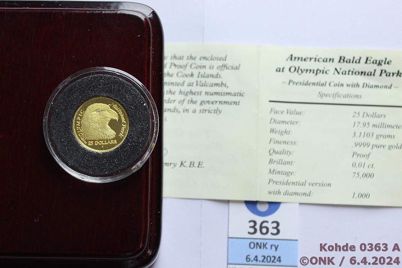 k-0363-a.jpg - Kohde 363 (kuva 1/2), lhthinta: 150 € / myyntihinta: 198 € Cook Islands 25 $ 1996 KM#291 Au, Proof, 3,1103g/999, kotkan silmn 0.01ct timantti, laatikko+tod, kunto: 10