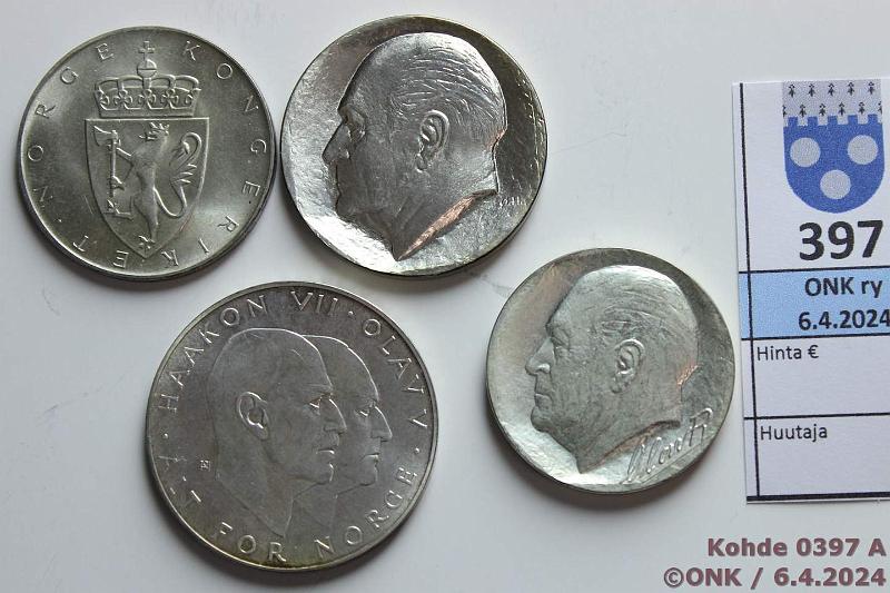 k-0397-a.jpg - Kohde 397 (kuva 1/2), lhthinta: 50 € / myyntihinta: 54 € Norja 10 - 1000 kr (4) 1964-82 KM#413, 414, 420, 424 Ag, 10k-64, hnja; 25k-70; 50k-78; 100k-82. Yht. 89,75g hopeaa., kunto: 9