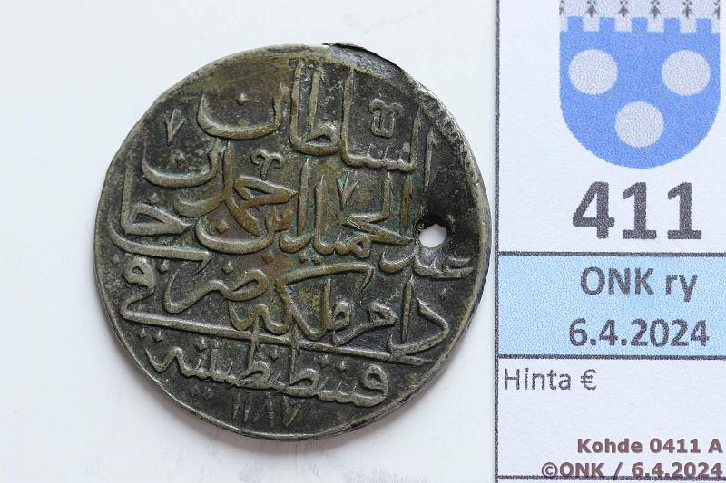 k-0411-a.jpg - Kohde 411 (kuva 1/2), lhthinta: 5 € / myyntihinta: 8 € Turkki zolota 1774 KM#159 Ag, 14,6g/465, Abdlhamid I. Ollut riippuneena, reik, kunto: 4