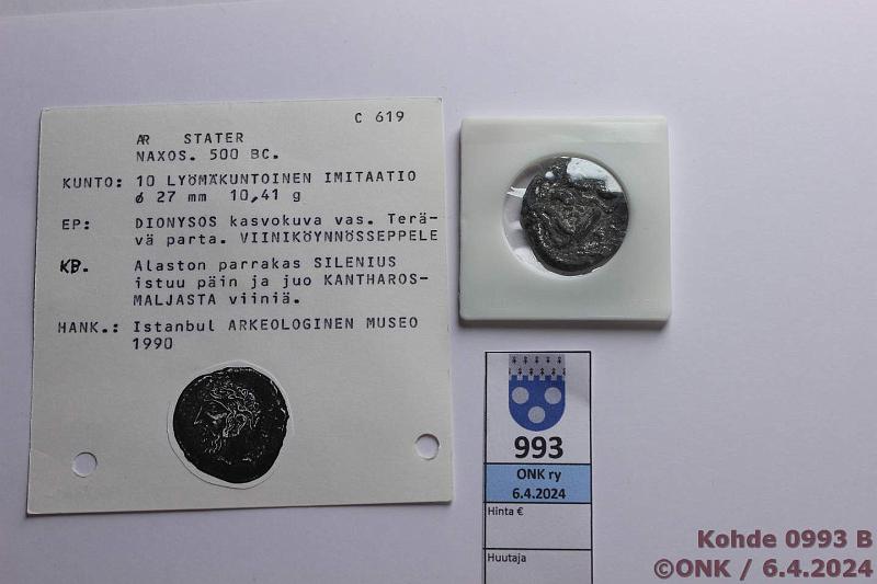 k-0993-b.jpg - Kohde 993 (kuva 2/2), lhthinta: 5 € / myyntihinta: 5 € Museoimitaatiot (2) 540 eKr - 500 jkr Stater, Dionysos 500 eKr; Follis, Justitianus I, 540 jKr, kunto: 5