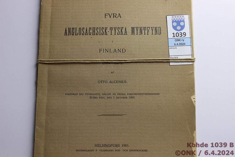 k-1039-b.jpg - Kohde 1039 (kuva 2/2), lhthinta: 10 € / myyntihinta: 10 € Kirjanen 1901 Fyra Anglosachsisk-Tyska Myntfynd i Finland. Otto Alcenius. Aktiebolag F.Tilgmanns Bok- och Stentryckeri. Sidonta pettnyt, sivut ehji ja siistej. Ruotsinkielinen, piirroskuvitus. Suom kirj seura Helsinki -leimat. Mielenkiintoinen!, kunto: 5