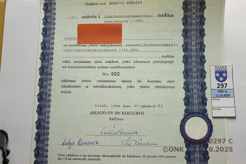 k-0297-c.jpg - Kohde 297 (kuva 3/3), l�ht�hinta: 10 &euro; / myyntihinta: 22 &euro; 5-100 mk (22+6) 1939-55 Muutama parempi kl 5: 10mk -45 LA(3), LB; 20mk -45 LB; 100mk -55. Muut pehmoja/viallisia kl 1-4: 5mk -22 LC, -39(3), -45 LA(5); 10mk -22 LA, -39, -45 LB; 50mk -45 LB(2); 100mk -39, -45 LB. Lis�ksi 4 pieniarvoista Kiinaa 80-90-l:lta + 20b Thaimaa, n�m� kl 5-9. Osakekirja As OY Iin Koulurivi, kunto: 1-5